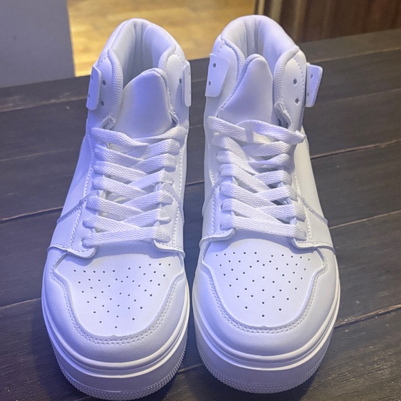 PrettyLittleThing Shoes - Pretty little thing White High-Top Sneakers - Classic Athletic Style